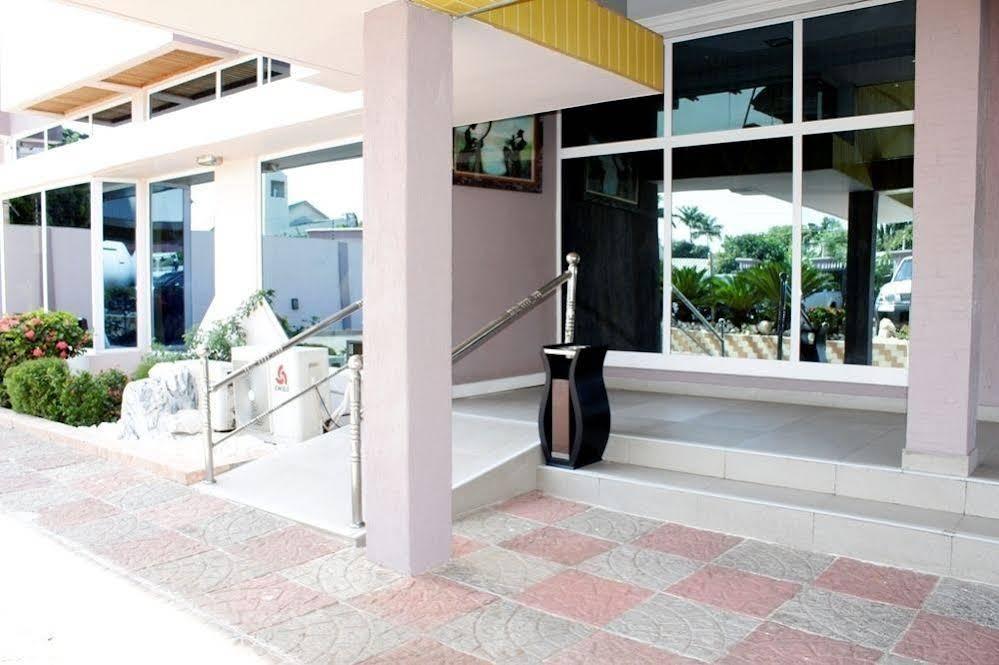 Airport West Hotel Accra Exterior photo